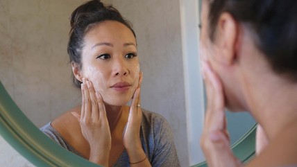 10 Rekomendasi Peeling Gel Terbaik untuk Eksfoliasi Angkat Sel Kulit Mati