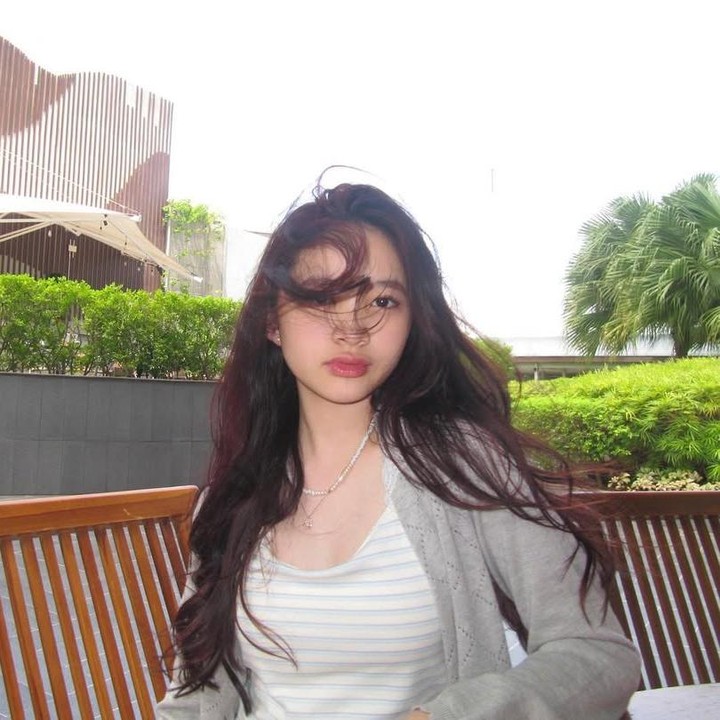 <p>Kana Sybilla Bramantyo putri sulung Zaskia Adya Mecca dan Hanung Bramantyo kini telah beranjak remaja. Ia pun semakin tampil percaya diri dengan paras cantik dan keahliannya dalam merias wajah. (Foto: Instagram@kana.sybilla)</p>