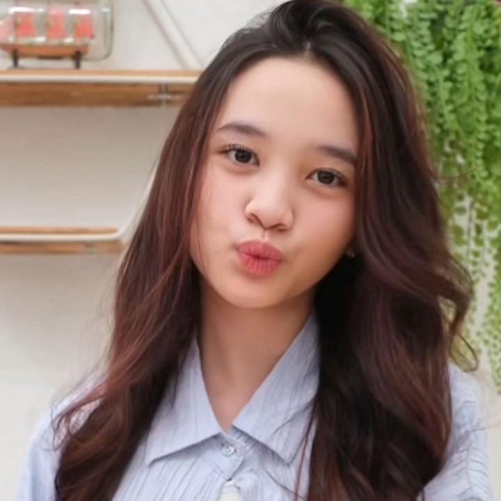 <p>Bahkan, Sybil juga baru saja mengunggah tutorial <em>makeup simple</em> untuk Lebaran. “Siap lebaran banget! Pliss kamu juga harus tau yaa <em>makeup</em> satset biar enggak ditungguin yang lain,” tulis Sybil, dikutip dari laman <em>Instagram@kana.sybilla,</em> Kamis (27/3/2025). (Foto: Instagram@kana.sybilla)</p>