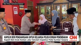 VIDEO: Kapolri Beri Penghargaan untuk Keluarga Polisi Korban Penembaka