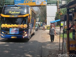 Bus Telolet Langsung Ditindak di Floating Market Lembang