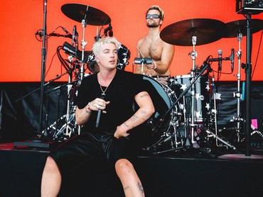 Lirik Lagu Let Me Know - LANY