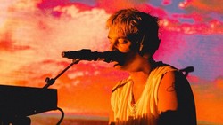 Lirik Lagu Good Parts - LANY