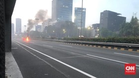 Tol Dalam Kota Arah Slipi Ditutup Imbas Aksi Tolak UU TNI di Depan DPR
