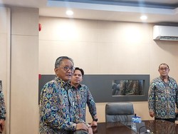 Menteri PU Pergoki Truk Batu Bara Nakal di Jembatan Darurat Jambi