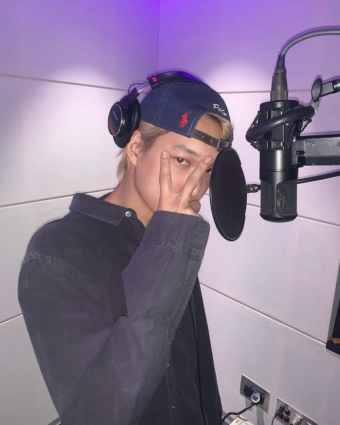 Pada (24/3) lalu, Kai menunjukkan progres persiapan karya musik barunya yang hampir rampung, Beauties. Sang idol bahkan telah merekam lagu barunya segera setelah masa hiatus akibat wajib militernya berakhir./ Foto: instagram.com/zkdlin