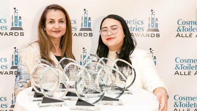 ParagonCorp raih 11 penghargaan di C&T Allė Awards 2025, menegaskan komitmen inovasi kecantikan, produk dengan solusi berkualitas tinggi.