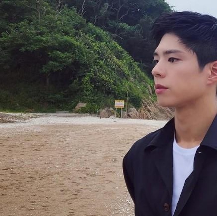 <p>Park Bo Gum, bintang drama Korea <em>When Life Gives You Tangerines</em>, dahulunya sosok perenang andal kebanggaan sekolah. Sayangnya, di tahun kedua SMP, cedera memaksanya beralih cita-cita ke musik, sebelum akhirnya memilih karier akting, Bunda. (Foto: Instagram @bogummy)</p>