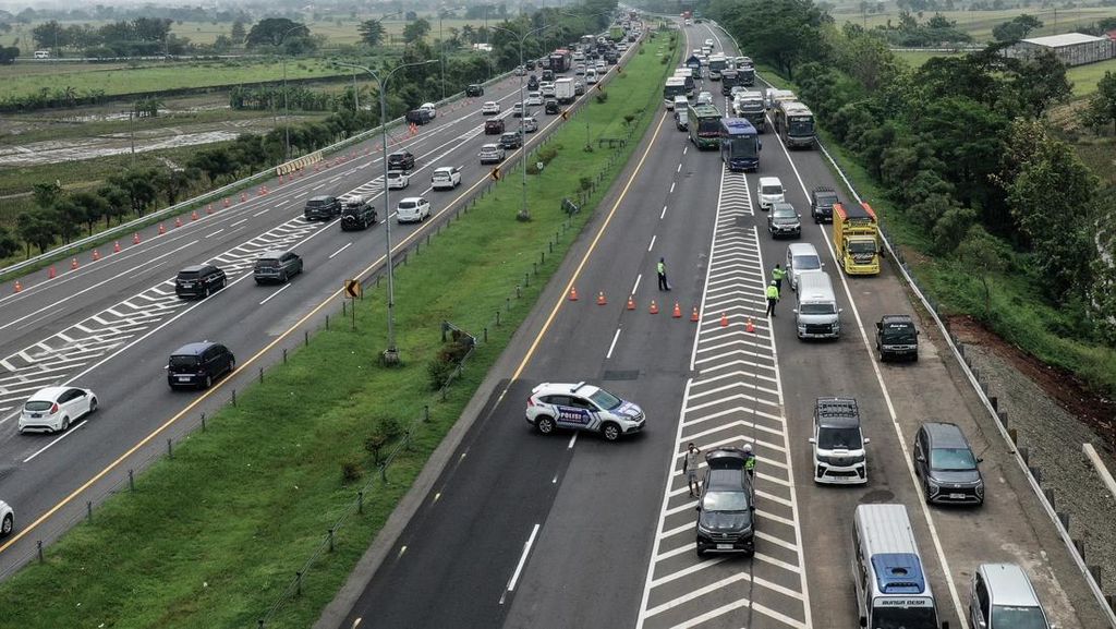 Tertinggal di Rest Area, Pemudik Ini Diantar Polisi Susul Keluarga