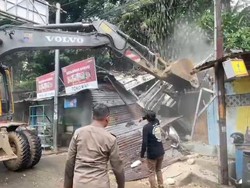 Jual Miras, Kios Ilegal di Jalan Kapten Yusuf Kota Bogor Dibongkar!