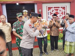Kapolda Jatim Tinjau Pos Pelayanan Ops Ketupat Semeru 2025 di Pandaan
