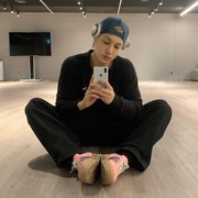 Comeback Makin Dekat, Kai EXO Bagikan Potretnya Mempersiapkan Album Baru di Studio