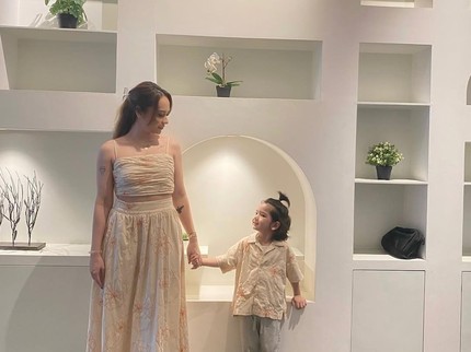 Jarang Terekspose, Intip 5 Potret Tampan Rumi Anak Putri Anne & Arya Saloka