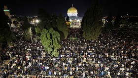 180 Ribu Jemaah Padati Masjid Al Aqsa Meski Dijaga Ketat Israel