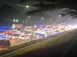 Kamis Dini Hari, Tol Cikampek Mulai Dipadati Pemudik