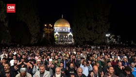 VIDEO: Jamaah Palestina Padati Masjid Al-Aqsa di Malam Lailatul Qadar
