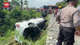 VIDEO: Mobil Pemudik Ditabrak KA Batara Kresna. 4 Orang Tewas