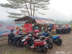 Warung Liar Bermunculan di Zona Merah Longsor Cugenang