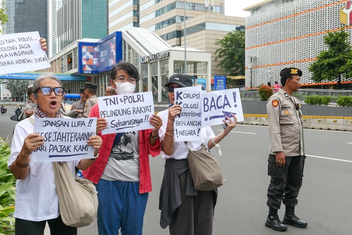 Aksi Gerakan Suara Ibu Indonesia: Kecam Tindakan Represif Aparat ke Mahasiwa dan Tolak UU TNI