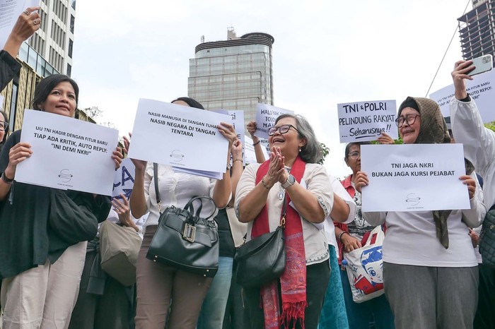Aksi Gerakan Suara Ibu Indonesia: Kecam Tindakan Represif Aparat ke Mahasiwa dan Tolak UU TNI