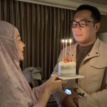 Makna di Balik Kado Perpisahan Ridwan Kamil untuk Atalia Praratya