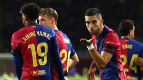 FOTO: Barcelona Hancurkan Osasuna, Jauhi Real Madrid