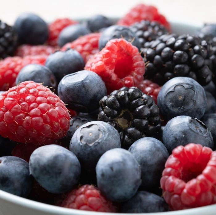 Buah beri merupakan sumber antioksidan yang melimpah, efektif dalam melawan stres oksidatif yang disebabkan oleh aktivitas fisik berat.