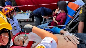 Gempa 7,7 M, Penumpang Berlindung di Landasan Bandara Mandalay Myanmar