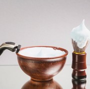 Jangan Cuma Buat Cukur! Shaving Cream Bisa Bersihin 3 Hal Ini, Lho! Sudah Tahu?