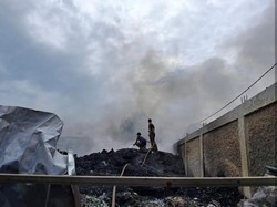 Kebakaran Pabrik Plastik di Tangerang Akhirnya Padam, 2 Gudang Hangus