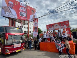Salim Segaf Ajak Wujudkan Indonesia Damai saat Lepas Mudik Gratis PKS