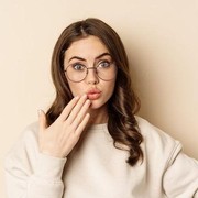 Cara Memilih Kacamata yang Sesuai untuk 6 Bentuk Wajah, Agar Terlihat Cantik Maksimal!