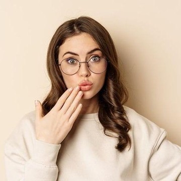 Cara Memilih Kacamata yang Sesuai untuk 6 Bentuk Wajah, Agar Terlihat Cantik Maksimal!