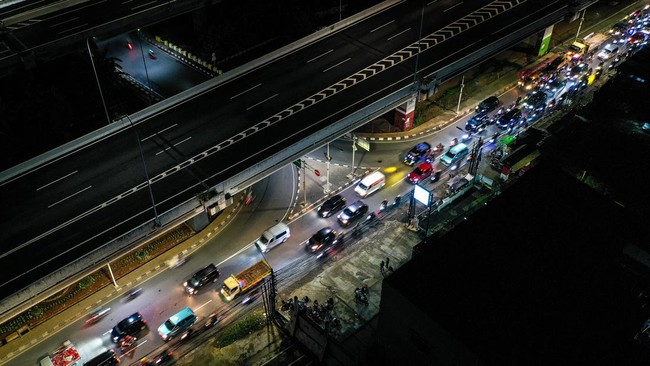 Walkot Bekasi meminta bantuan Pramono bangun flyover di Kemang Pratama & Bantargebang untuk mobilisasi truk sampah DKI. Bekasi pun mengajukan dua bantuan rusun.