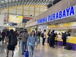 H-3 Lebaran, Penumpang Padati Terminal Purabaya