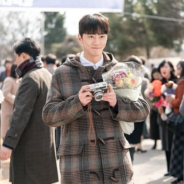 Ikon Sad Boy di Awal 2025, Lee Jun Young Alami Kisah Cinta Menyedihkan di 2 Drama Terbaru