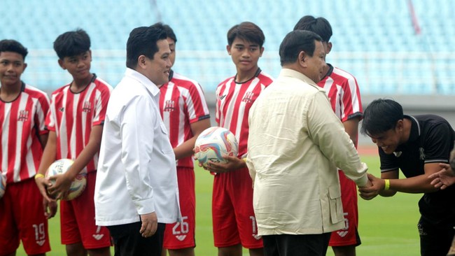 Pembinaan sepak bola sejak usia dini dinilai harus jadi prioritas anggaran PSSI selain untuk membangun Timnas Indonesia.
