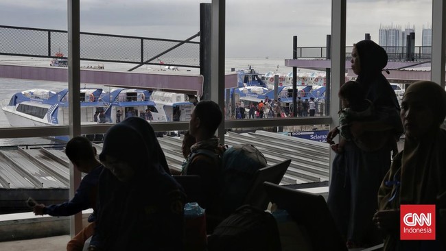 Dinas Perhubungan (Dishub) Provinsi DKI Jakarta menghentikan sementara operasional kapal cepat rute Muara Angke-Kepulauan Seribu imbas cuaca buruk.