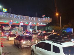 12 Ribu Kendaraan Keluar GT Merak Menuju Pelabuhan Jelang Puncak Arus Mudik