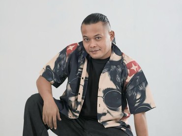img-title Rasanya Punya Cucu Saat Anak Masih Kecil, Sule: Hidup Saya Sesantai Itu Sih