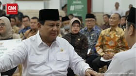 VIDEO: Prabowo-Gibran dan Menteri Antre Serahkan Zakat