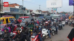 VIDEO: Puncak Arus Mudik, Ribuan Pemudik Motor Sesaki Kota Cirebon