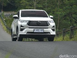Konsumsi BBM Kijang Innova Zenix Hybrid, Tembus Segini