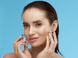Rutinitas Kecantikan Rendam Wajah ke Air Es Viral, Adakah Manfaatnya?