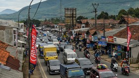 Jalur Lingkar Nagreg Dipadati Kendaraan Arus Balik Lebaran 2025