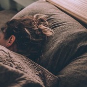 4 Bahaya dari Kebiasaan Langsung Tidur Setelah Makan Menurut Para Ahli