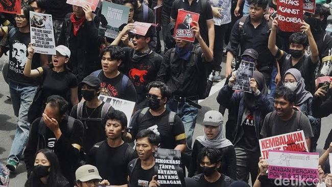 Gelombang Demo Tolak UU TNI Meluas ke Berbagai Daerah, Ini Rangkumannya