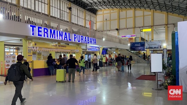 H-2 menjelang Idulfitri 1446 H, puluhan ribu pemudik padati Terminal Purabaya Surabaya hingga Bandara Sultan Hasanuddin Makassar.