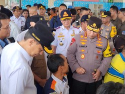 Kapolri Pastikan Sopir Bus di Terminal Pulo Gebang Dites Urine demi Mudik Aman