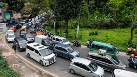 FOTO: Kendaraan Mengular 5 Kilometer di Jalur Nagreg